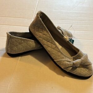 NWT-crochet-8-gray with black sole -quilted,memory foam,slippers/house shoes